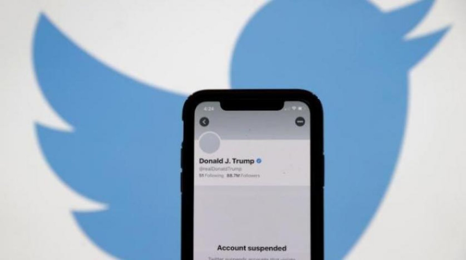 ABD Başkanı Donald Trump'ın hesabının Twitter tarafından askıya alınmasının ardından görünen hali (AFP)