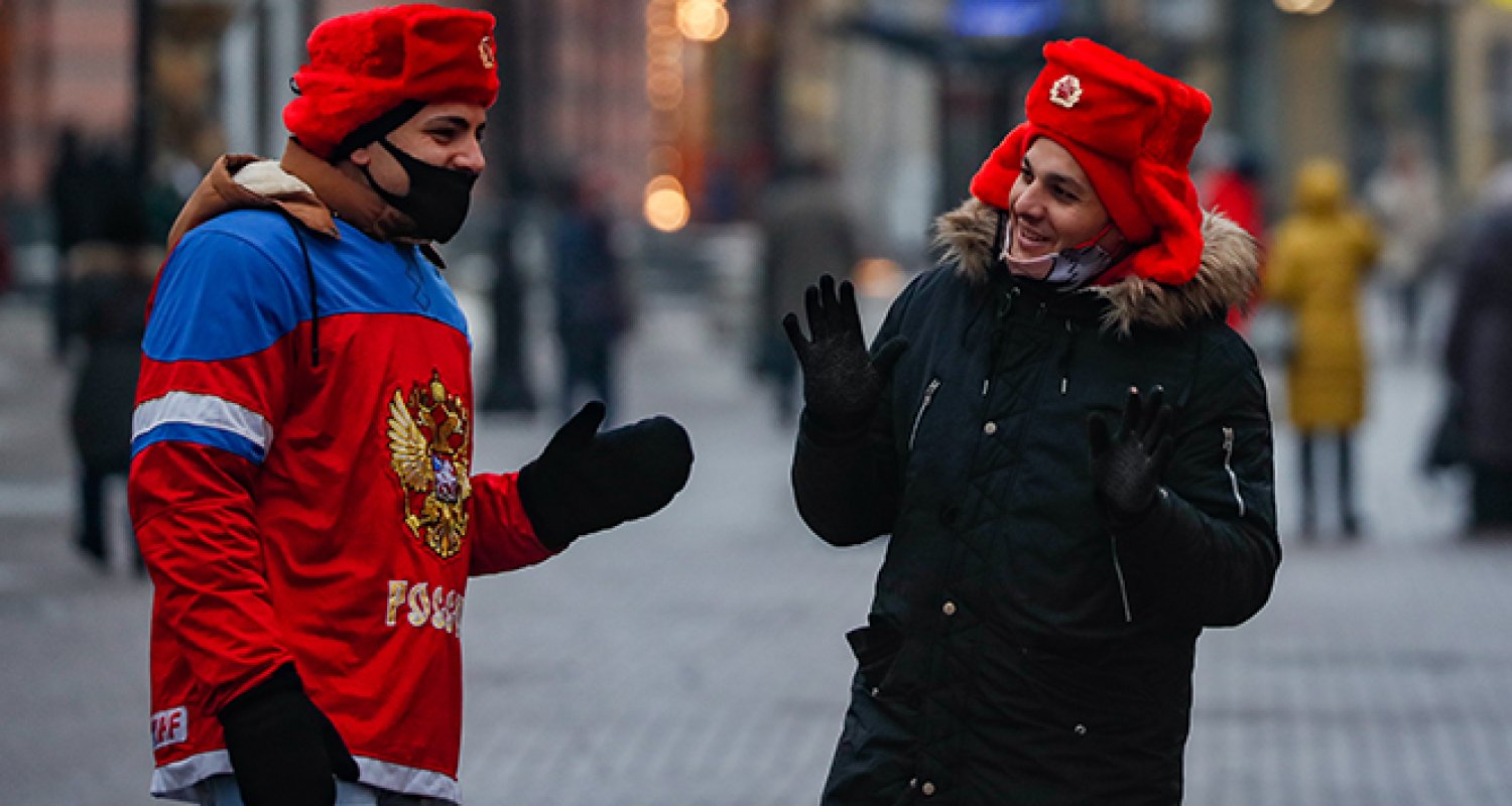 Rusya'da Kovid-19 aşısı olanlara maske takma zorunluluğu kaldırılıyor