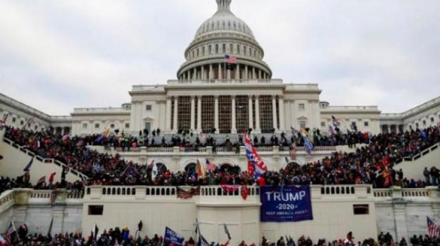Trump destekçileri Kongre’ye girerken (Reuters)
