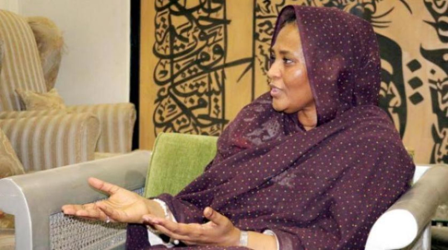 Sudan Dışişleri Bakanı Meryem Sadık el-Mehdi’nin Şarku’l Avsat’a röportaj verirken çekilen bir fotoğrafı
