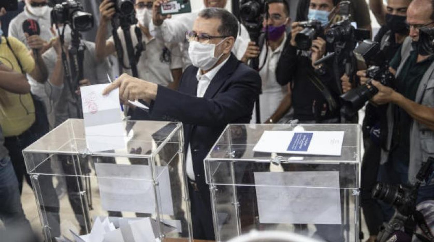 Adalet ve Kalkınma Partisi Genel Başkanı Sadeddin el-Osmani parlamento seçimlerinde oyunu kullandı (AP)