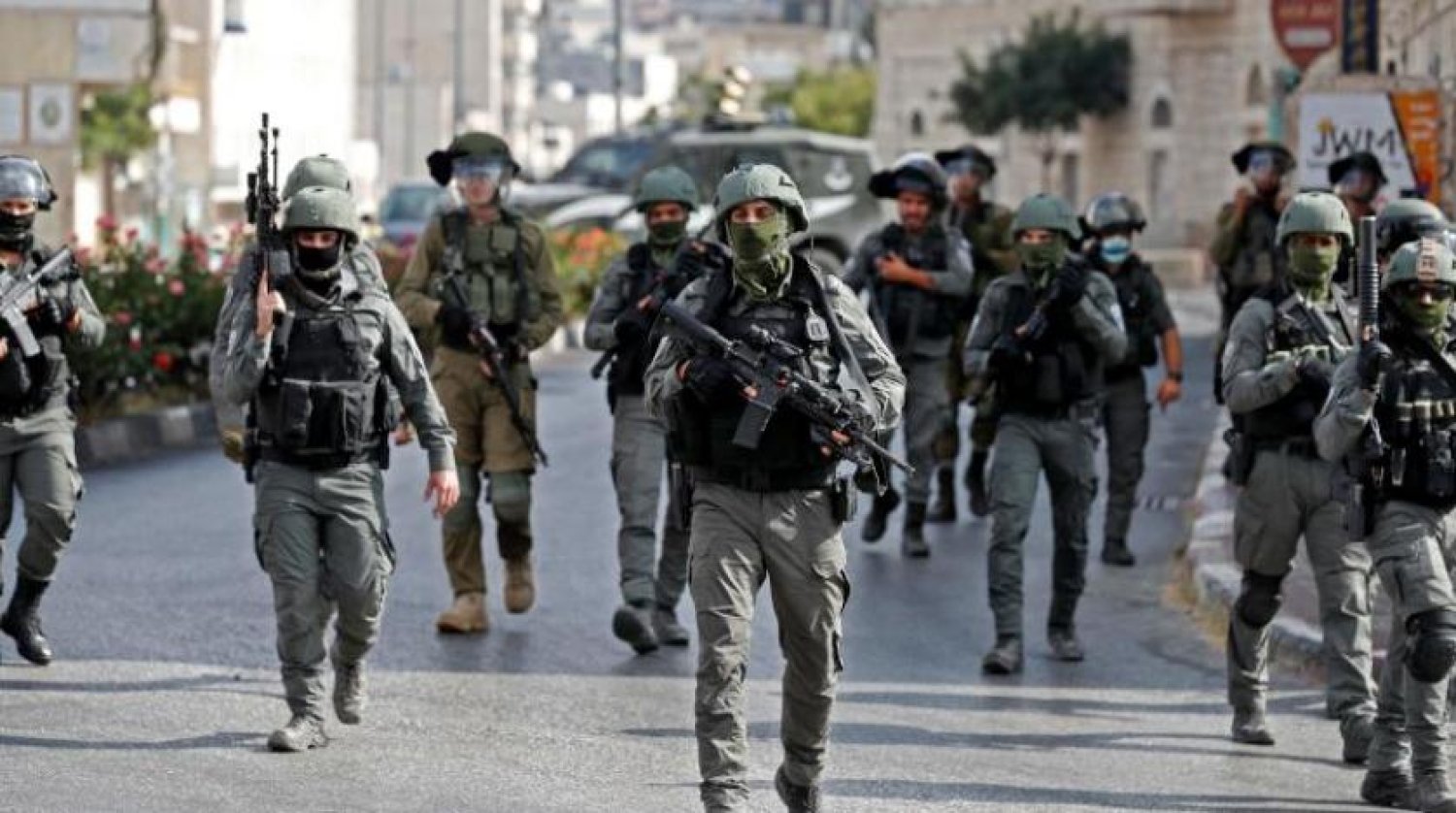 İsrail askerleri Filistinli protestocularla çıkan çatışmaların ardından Beytüllahim'de konuşlandırıldı (AFP)