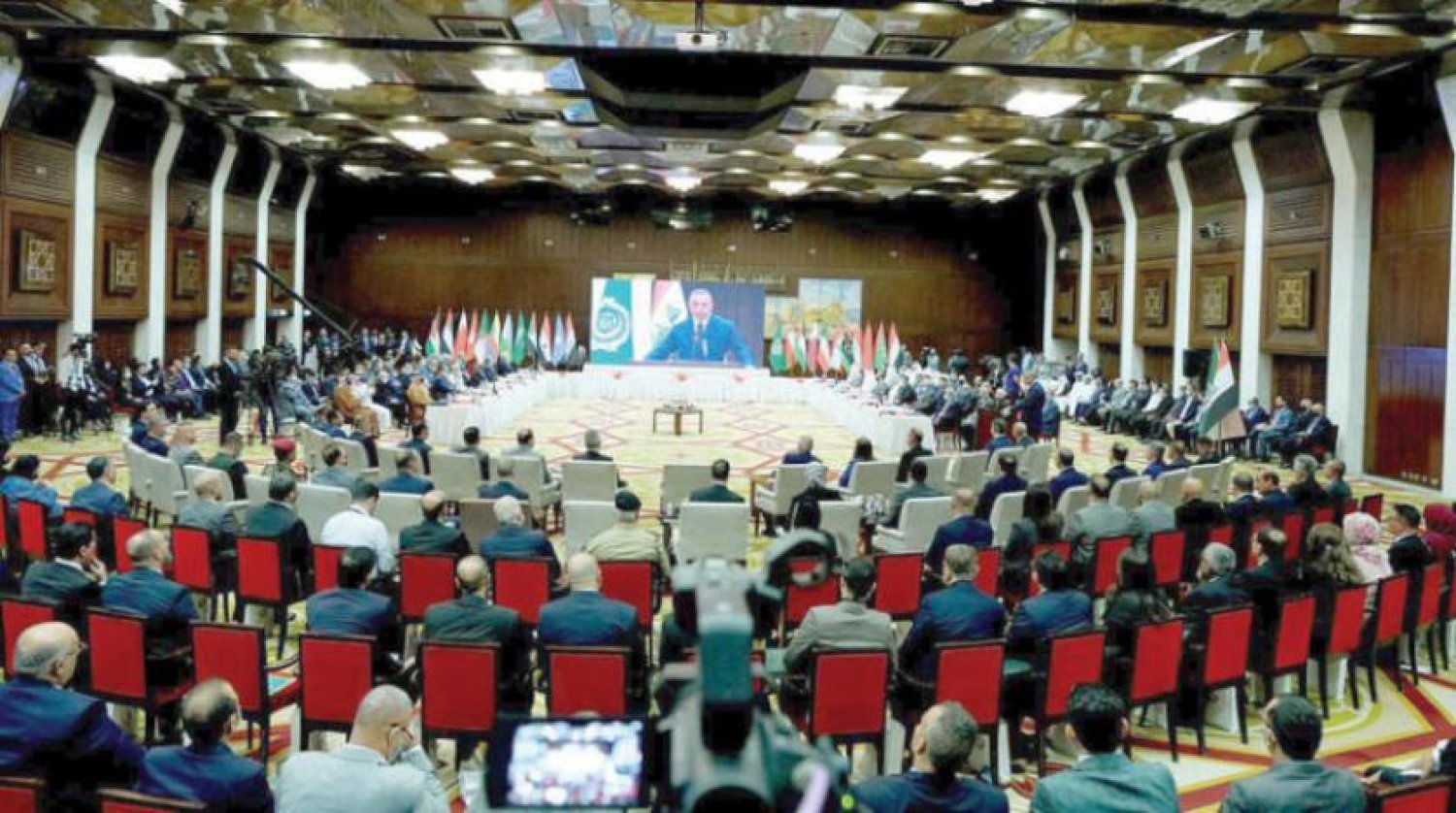 Kazımi, Bağdat’ta düzenlenen konferansın açılış konuşmasını yaparken (Irak Başbakanlığı)