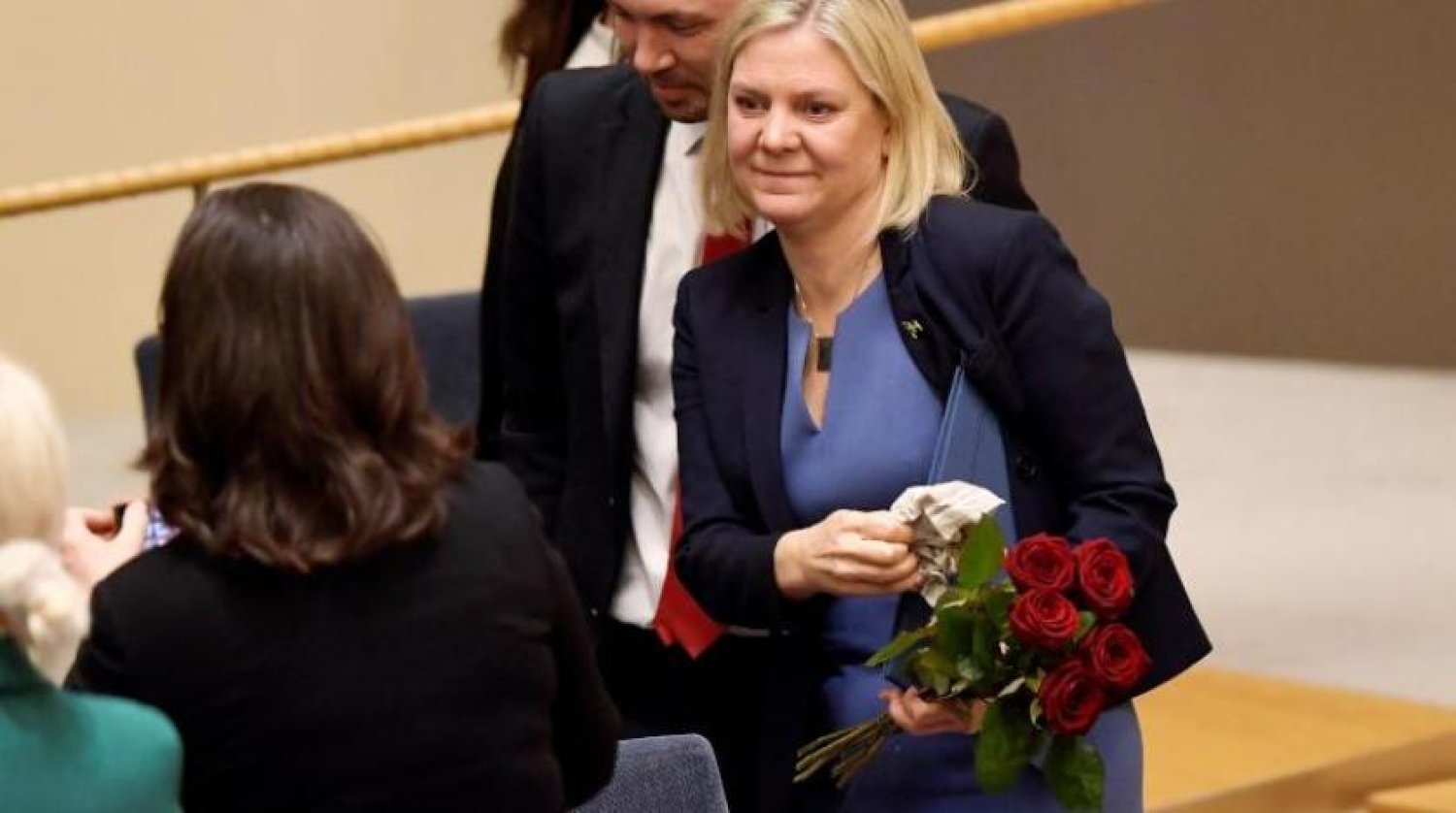 Magdalena Andersson, Stockholm'deki İsveç Parlamentosu'na ilk kadın başbakanı olarak seçilmesi sırasında (AFP)
