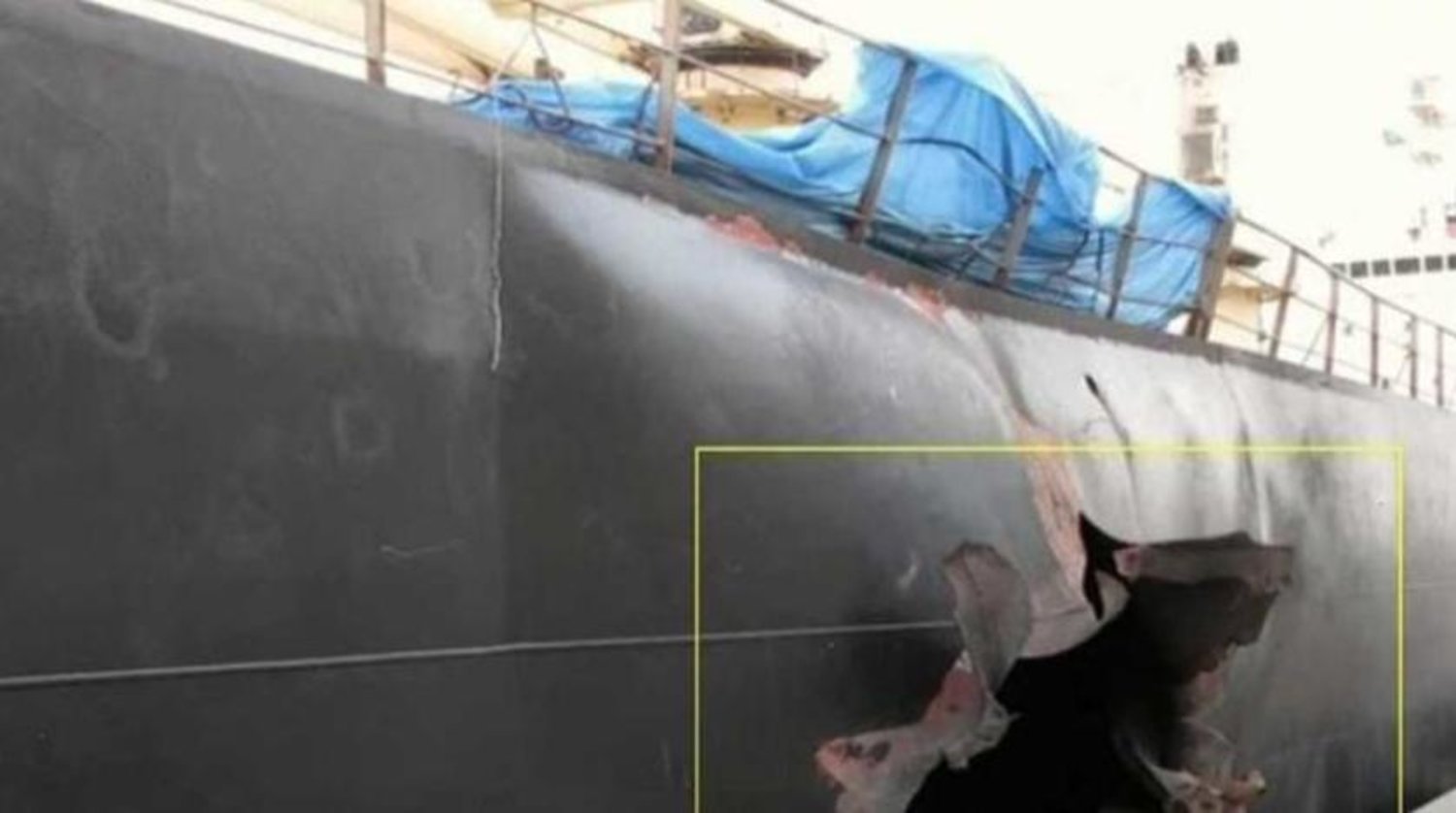 Husi milislerinin Kızıldeniz’de ticari gemileri hedef aldığını gösteren fotoğraflar (Arap Koalisyonu)