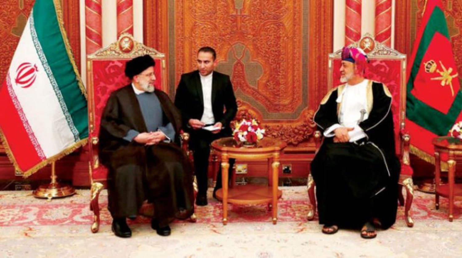 Umman Sultanı Heysem bin Tarık, dün Başkent Maskat’taki el-Alem Sarayı'nda İran Cumhurbaşkanı İbrahim Reisi’yi ağırladı (ONA)