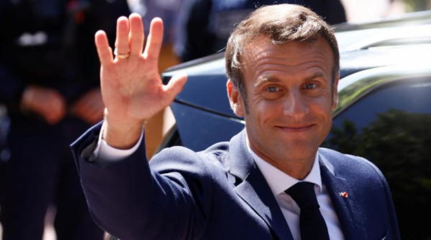 Macron, bugün Fransa Parlamentosu seçimlerinin ilk turunda oyunu kullandıktan sonra (Reuters)
