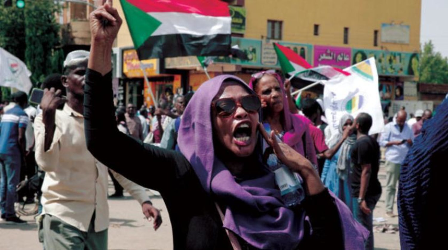 26 Temmuz'da Hartum'da sivil yönetim talebiyle yapılan yürüyüşten bir kare (AP)