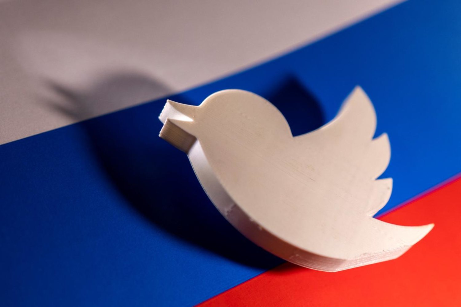 Kremlin, Ukrayna'ya yönelik askeri operasyona ilişkin sahte haberler yaydığı gerekçesiyle martta ülke çapında Twitter'a erişimi yasaklamıştı (Reuters)

