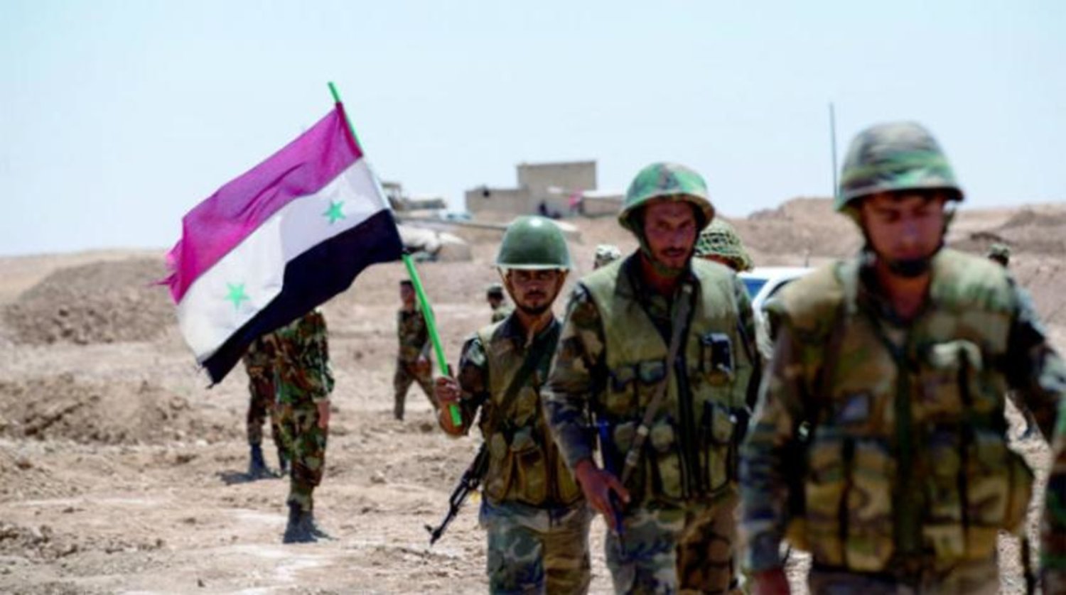 19 Temmuz’da Ayn el-Arab'da (Kobani) konuşlanan Suriye askerleri. (Reuters)  