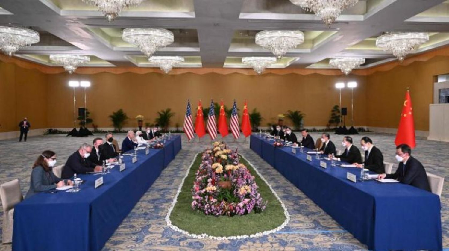 Amerikan ve Çin heyetlerinin toplantısı sırasında (AFP)

