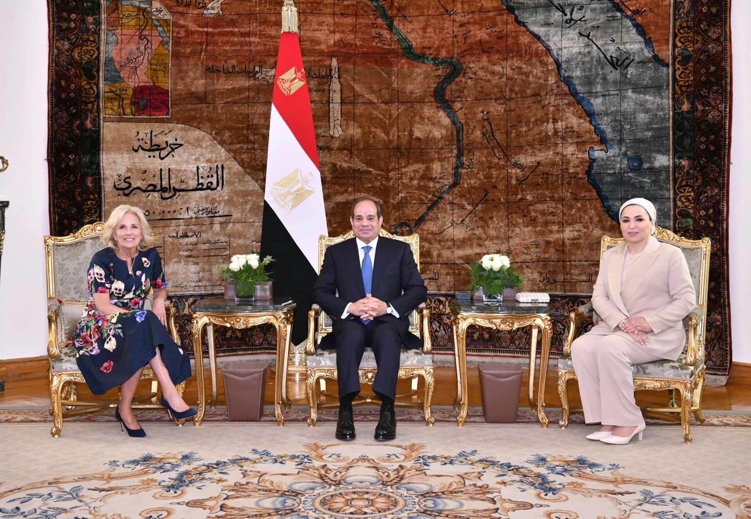 Mısır Cumhurbaşkanı Abdulfettah es-Sisi ve eşi, Kahire’de ABD Başkanı Joe Biden’ın eşi Jill Biden’ı kabul etti (Mısır Cumhurbaşkanlığı)