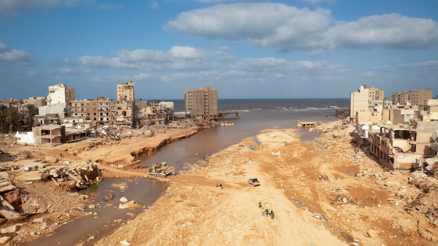 Libya'nın Derne kentinde 18 Eylül 2023'te meydana gelen fırtına ve sel felaketinin ardında büyük bir yıkım bıraktı. (Reuters)