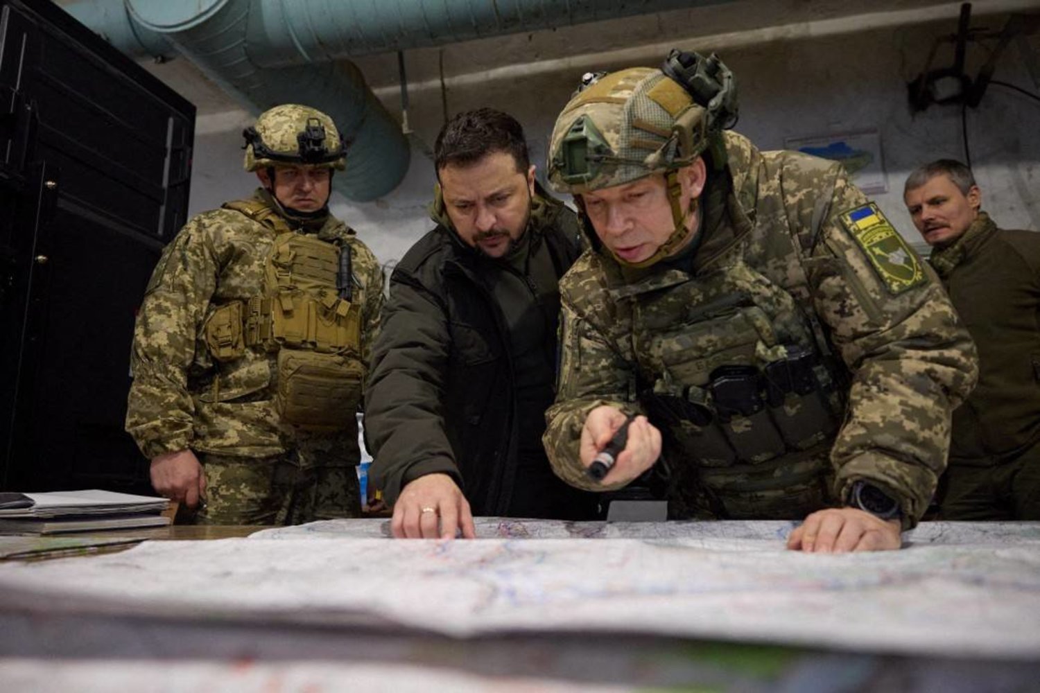 Volodimir Zelenskiy, Harkiv bölgesindeki Kupyansk'taki Ukrayna ordusunun komuta merkezini ziyaret etti (AFP)