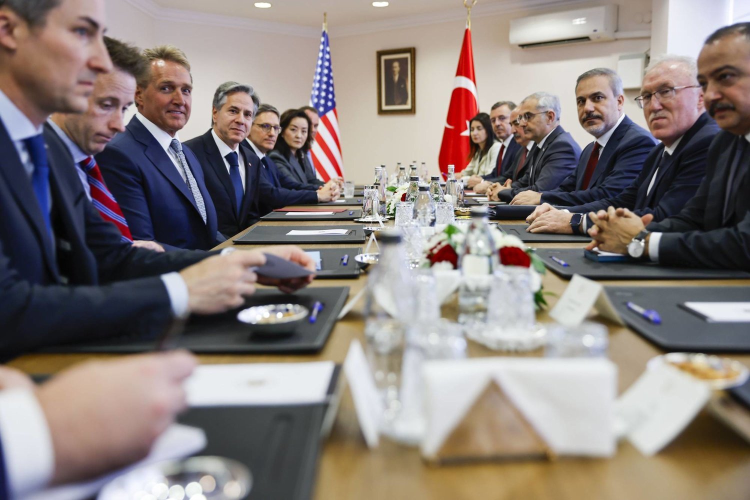 Dışişleri Bakanı Hakan Fidan, Gazze savaşını görüşmek üzere 6 Kasım'da Ankara'yı ziyaret eden ABD’li mevkidaşı Antony Blinken ile görüştü (AP)
