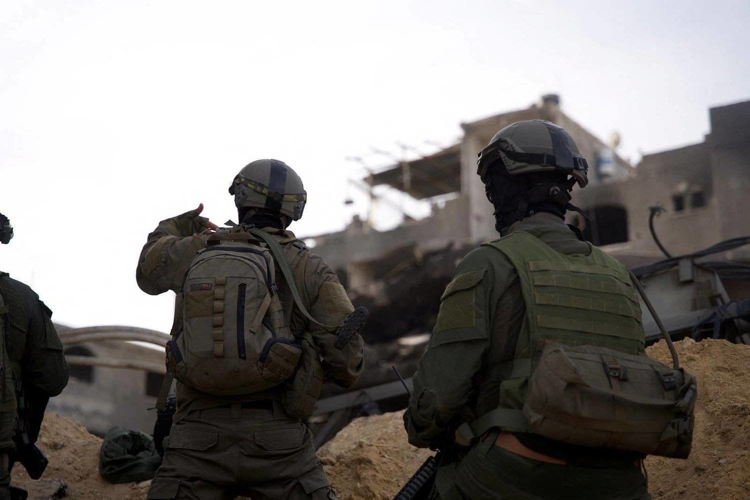 Geçici ateşkesin sona ermesinin ardından İsrail askerleri Gazze Şeridi'ne konuşlanıyor (Reuters)