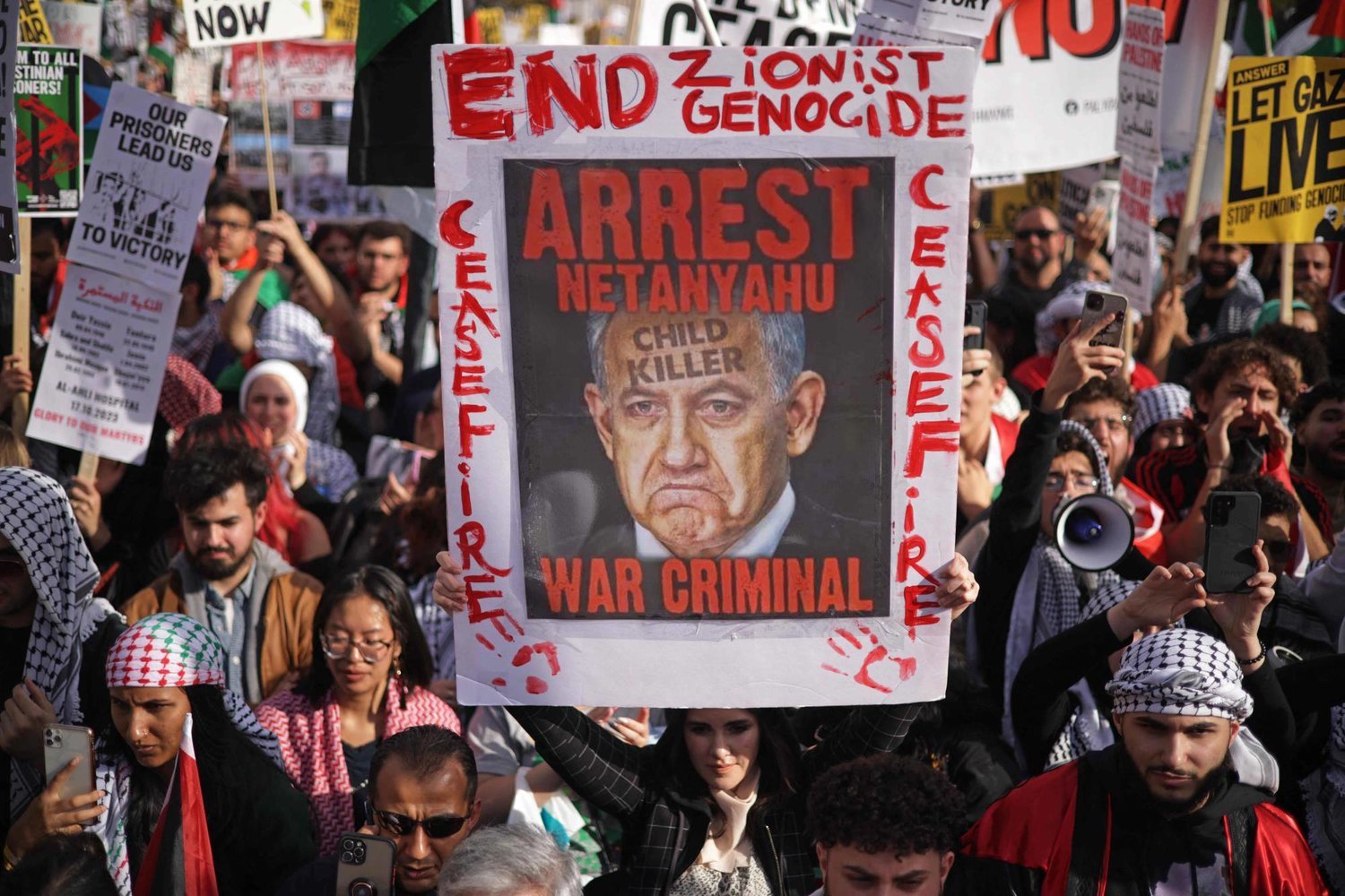 Washington’daki göstericiler ateşkes, Filistinli sivillerin korunması ve İsrail Başbakanı'nın hesap vermesini talep ediyor (AFP)