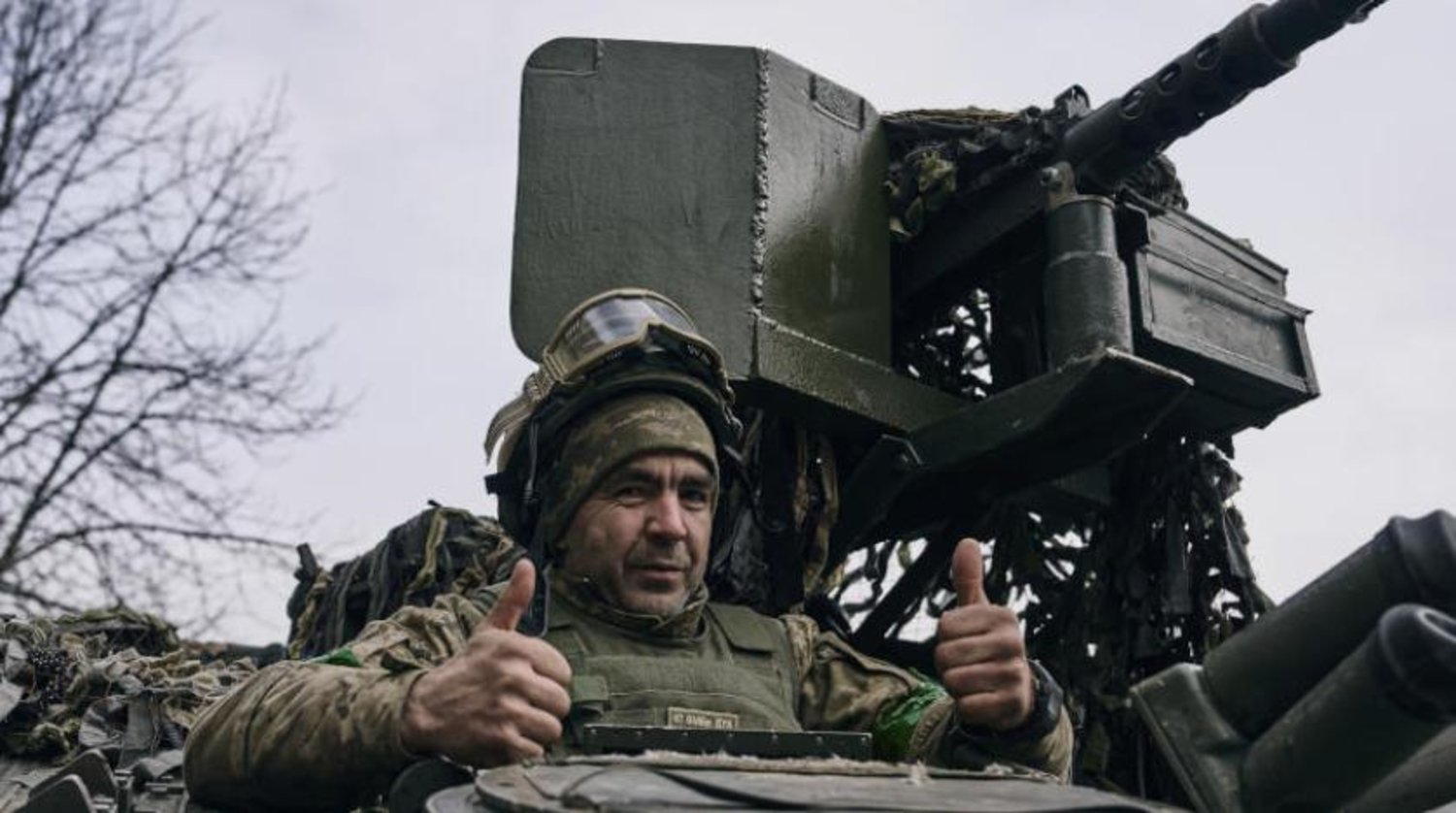 Bahmut yakınlarındaki Ukraynalı asker (AP)