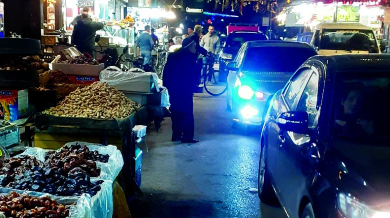 Müşterilerin olmadığı el-Meydan semt çarşısı (Şarku’l Avsat)