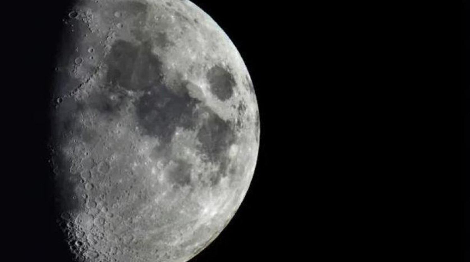 Bilim insanları, Ay'da yeni bir "su rezervi" bulduklarını söylüyor. (AP)