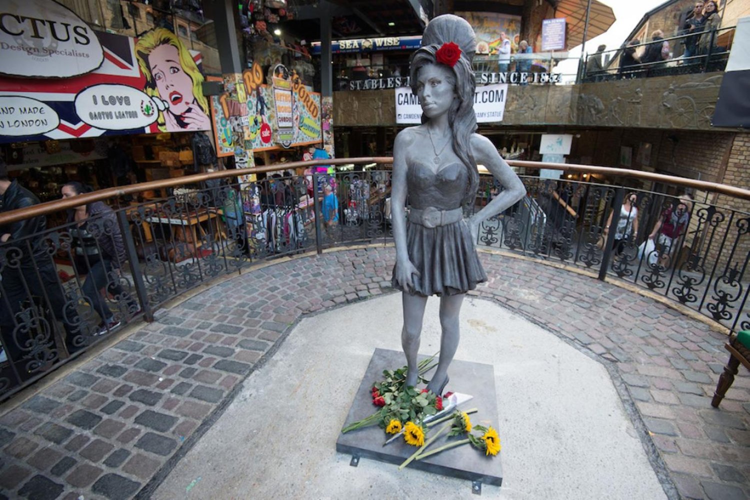 Amy Winehouse'un ünlü bir Yahudi olması hedef haline gelmesi için yeterliydi (AP)