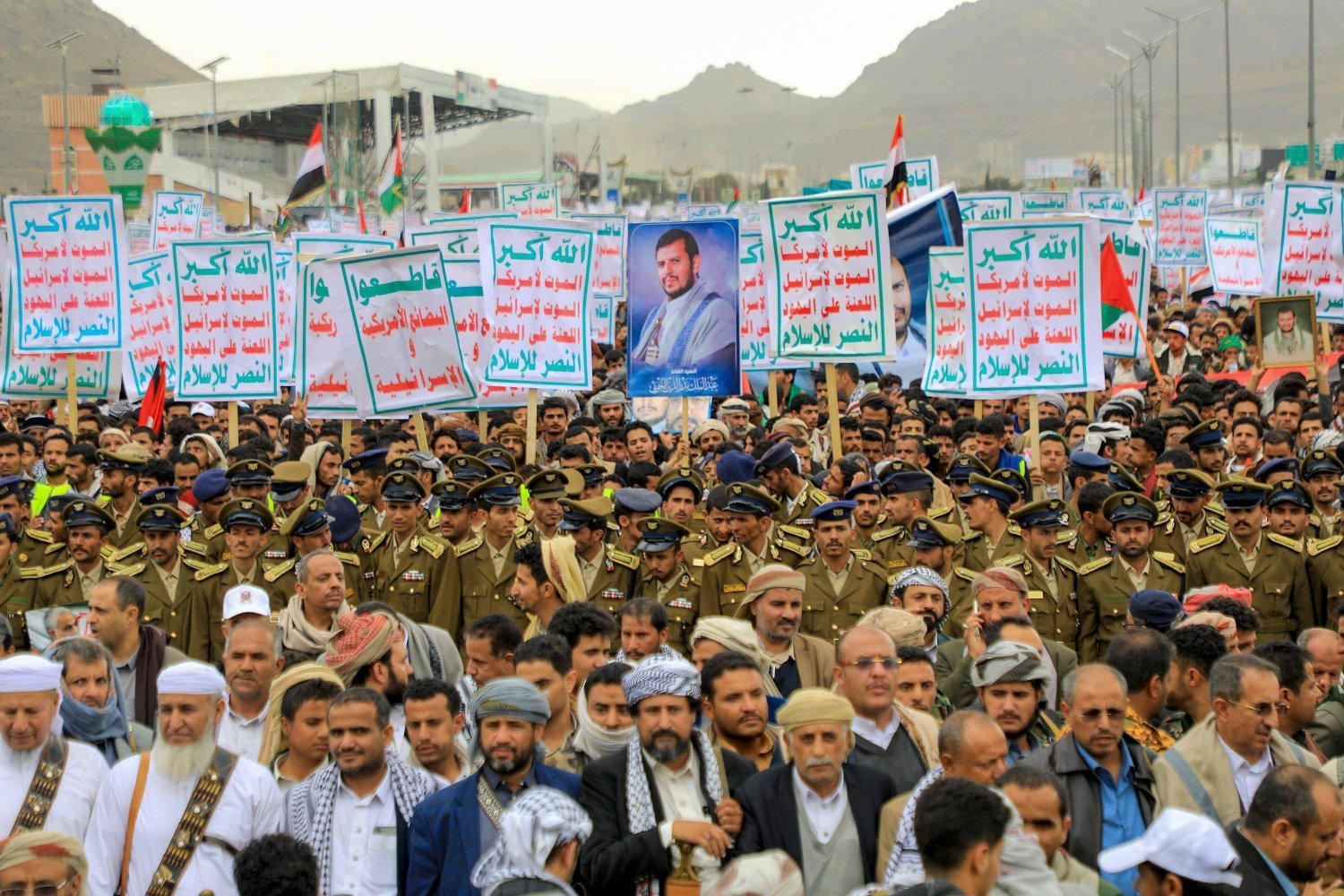 Yemen hükümeti Husi grubunu BM öncülüğündeki barış çabalarından kaçmakla suçluyor (AFP)