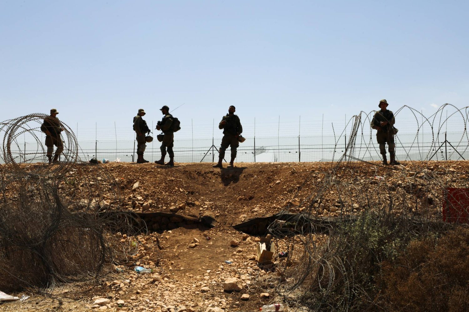 İsrail askerleri Batı Şeria sınırında (Reuters)