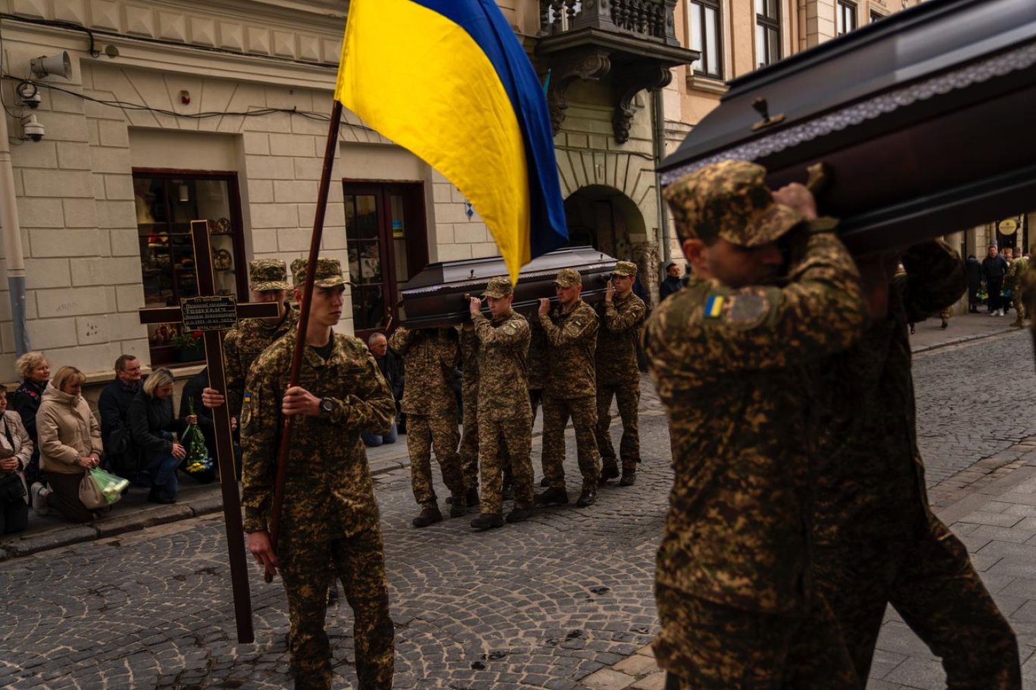 Rusya'nın 24 Şubat 2022'de başlattığı savaşta Ukrayna, Batılı müttefiklerinden askeri yardımları artırmasını istiyor (AP)