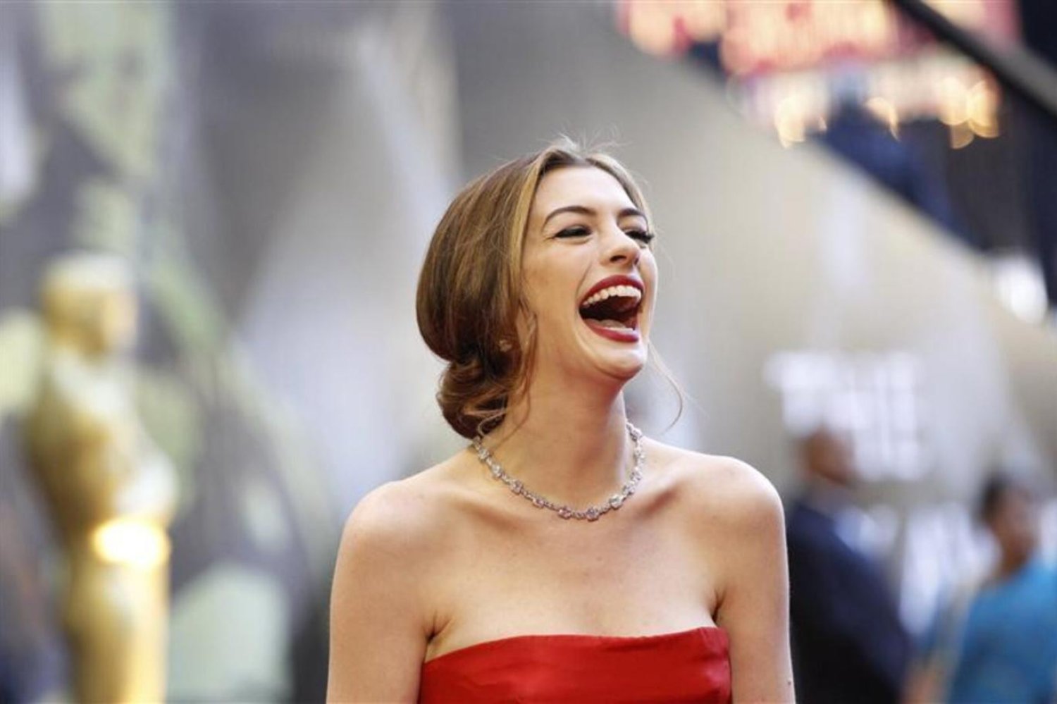 Anne Hathaway, Sefiller'le (Les Miserables) kazandığı Oscar sonrasında kamuoyu kendisine cephe aldığında kariyerini Christopher Nolan'ın kurtardığını söylemişti (Reuters)