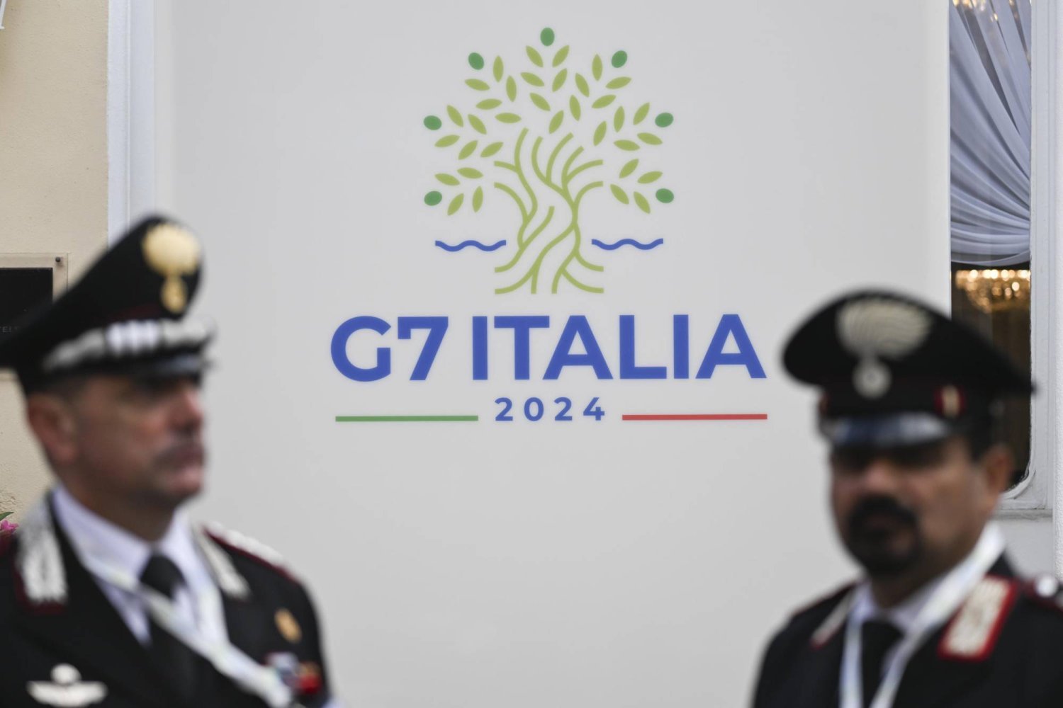 G7 Dışişleri Bakanları Zirvesi Genel Merkezi’nin önündeki İtalyan polisleri (EPA)