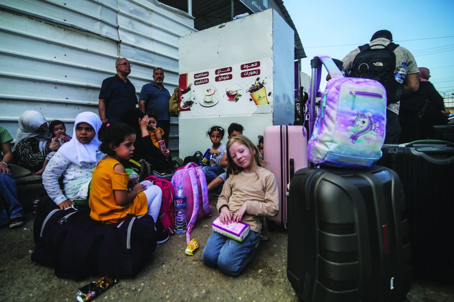Gazze Şeridi ile Mısır arasındaki Refah Sınır Kapısı’nda bekleyen Filistinliler (DPA)