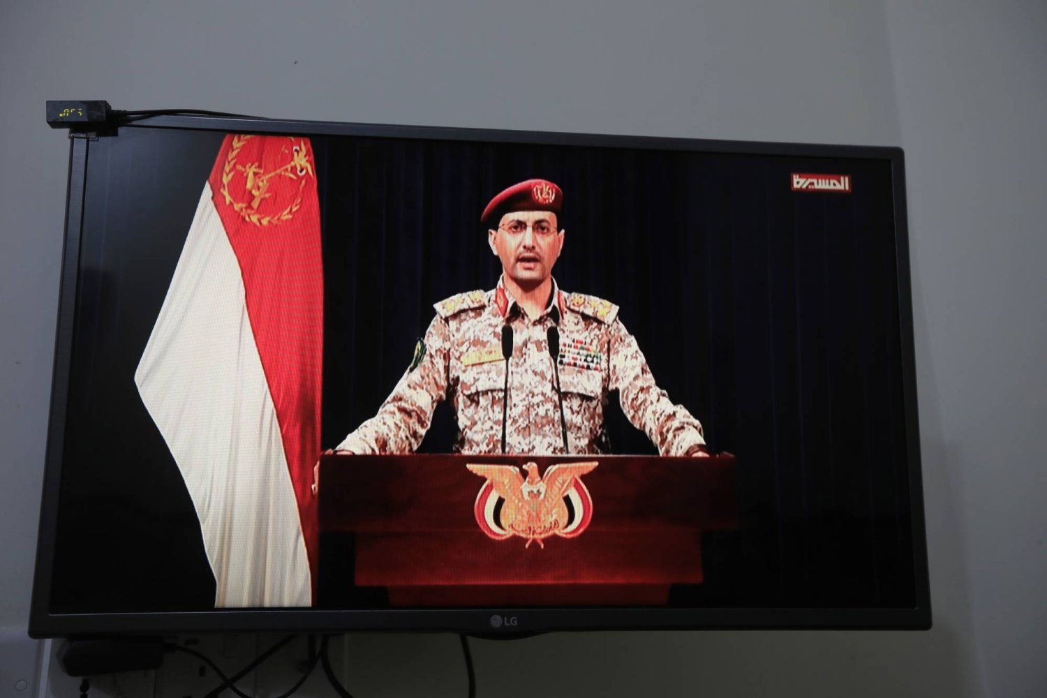 Husilerin Askeri Sözcüsü Yahya Seri, saldırılara ilişkin bir açıklama videosu yayınladı. (EPA)