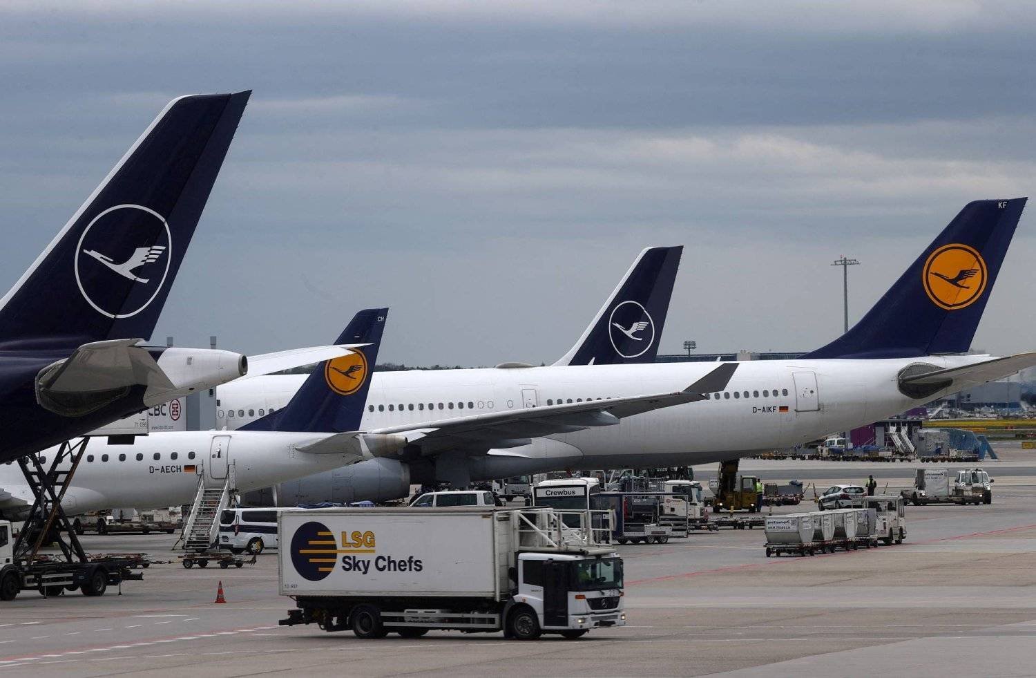 Lufthansa uçakları (Reuters)