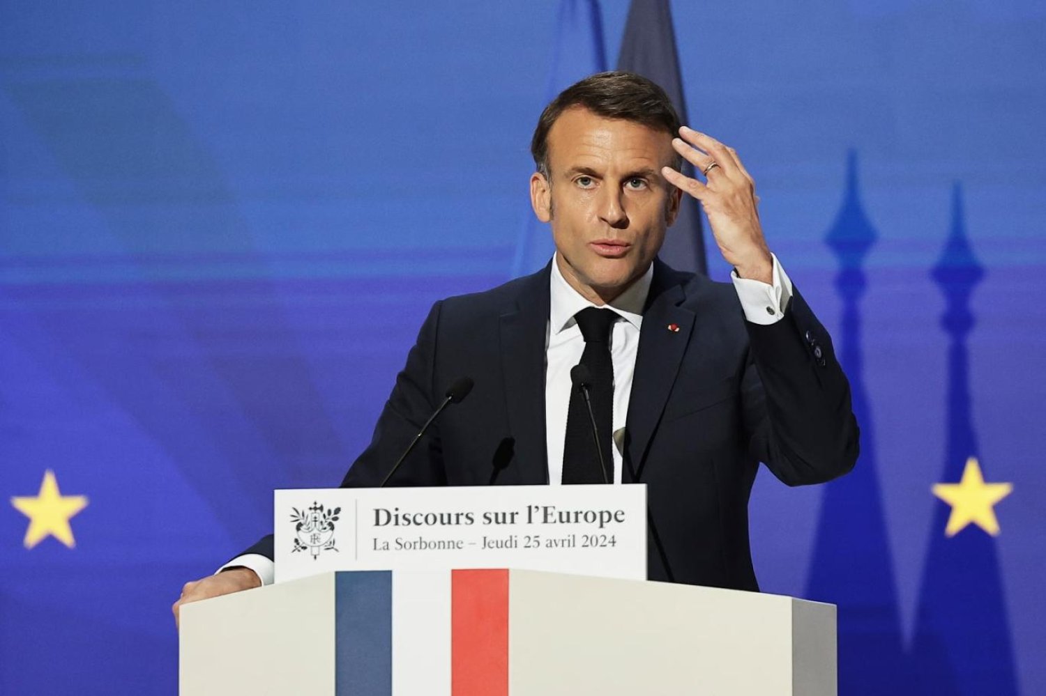 Fransa Cumhurbaşkanı Emmanuel Macron, Brexit'in Britanya'yı "yoksullaştırdığını" iddia etti (AP)