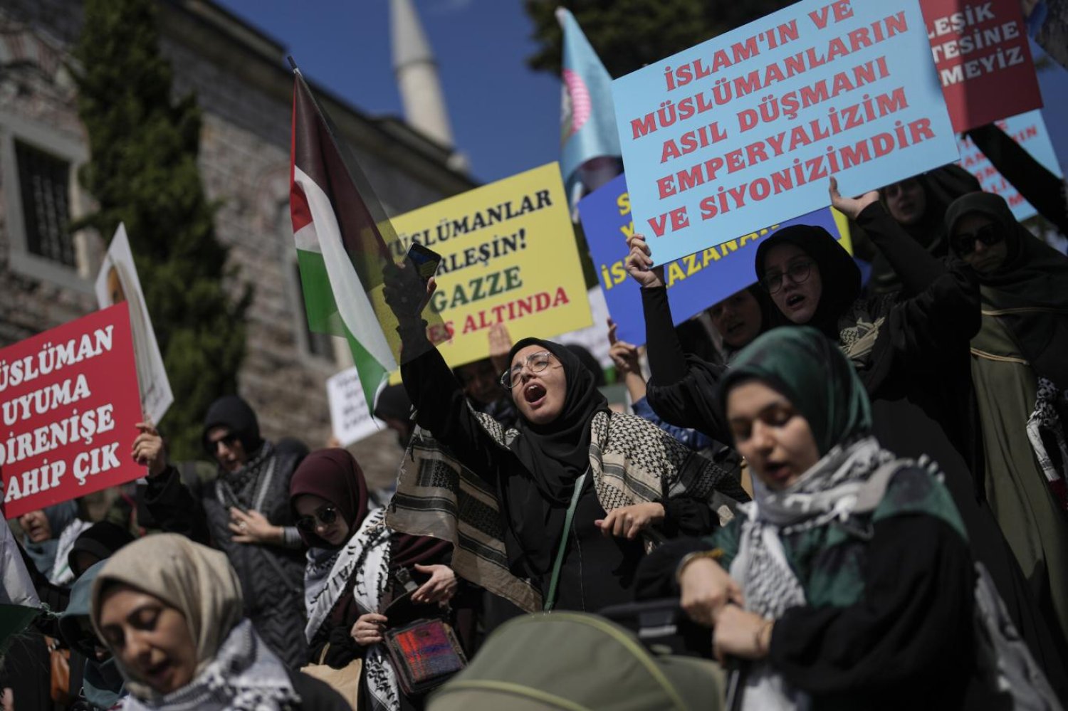 İstanbul'da geçen ay düzenlenen eylemlerde protestocular, İsrail'le ticaretin tamamen durdurulmasını istemişti (AP)