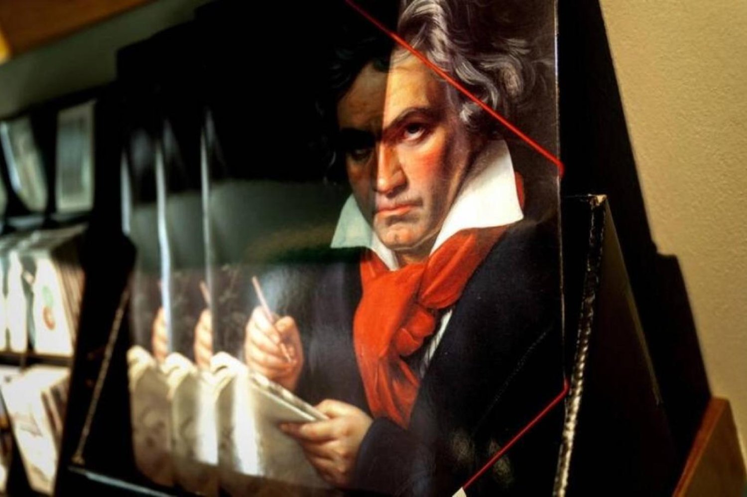 17 Aralık 1770'de doğan Beethoven, hayatının sonlarına doğru işitme yetisini kaybetmişti (AFP)