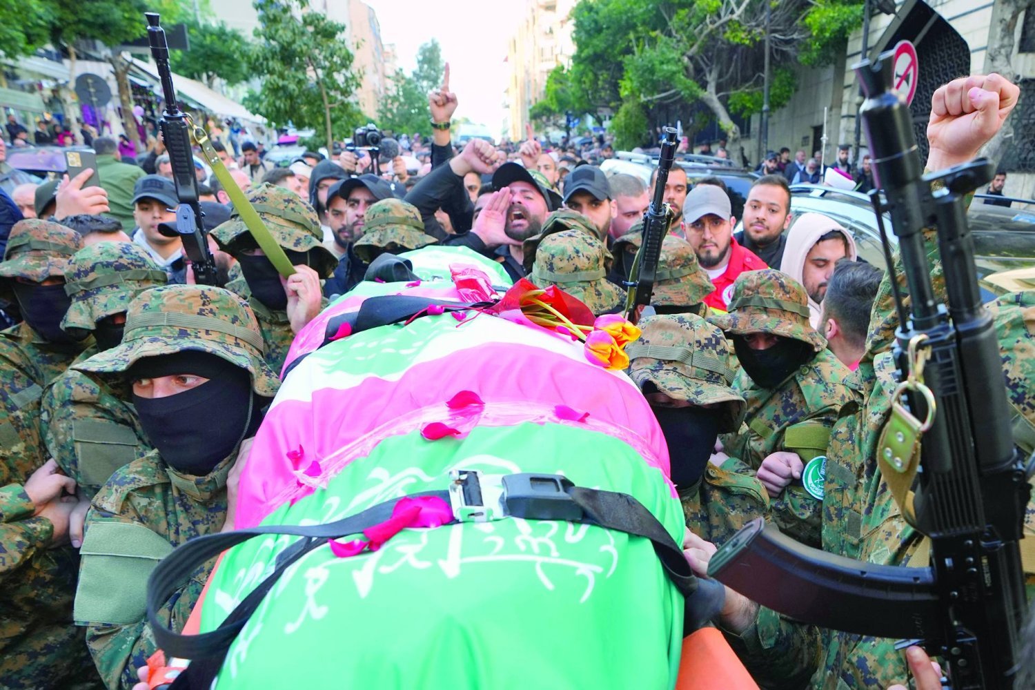 Bir Cemaat-i İslami üyesinin Beyrut'taki cenaze töreninden (AP)