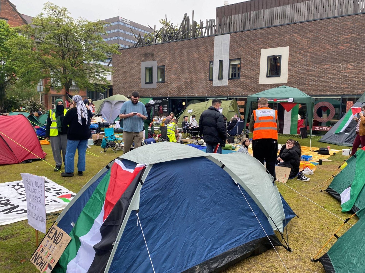 Filistin yanlısı öğrenciler dün (Çarşamba) Newcastle Üniversitesi'nde bir araya geldi. (Reuters)