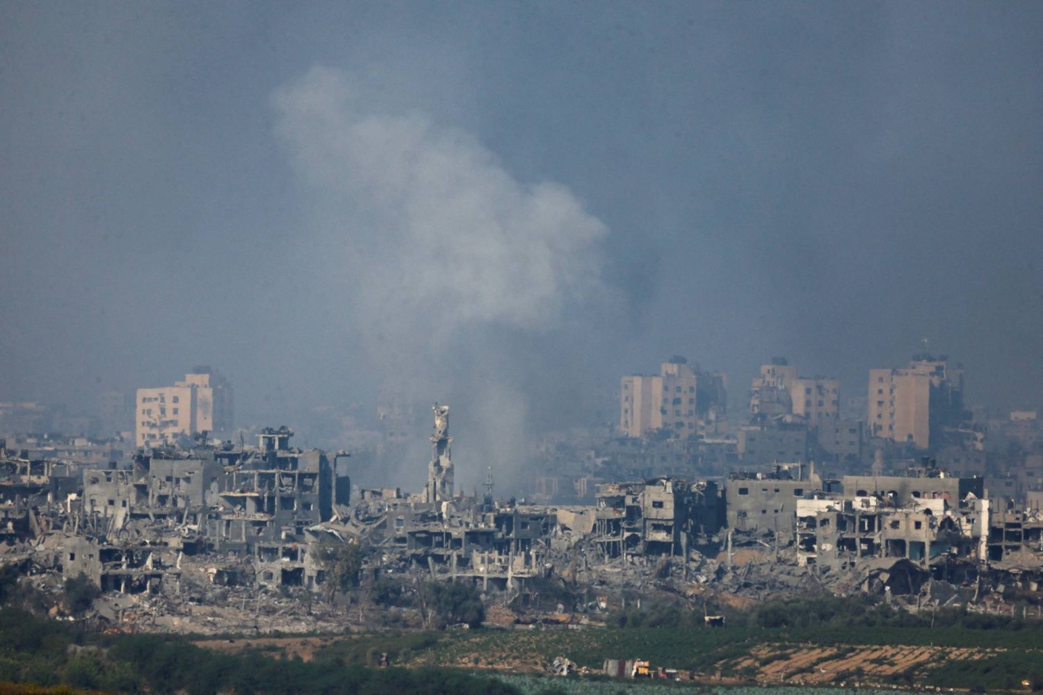 İsrail'in Gazze Şeridi'ne düzenlediği bombardıman sonrası yükselen dumanlar (Reuters)