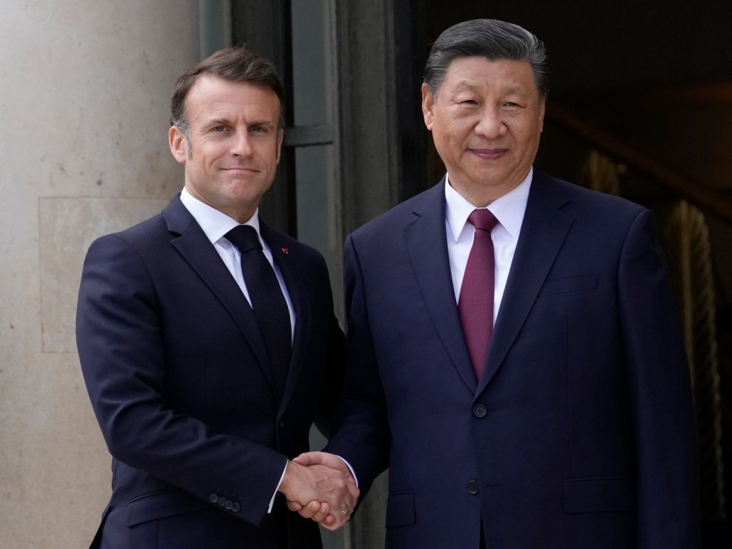 Fransa Cumhurbaşkanı Emmanuel Macron, Çin Devlet Başkanı Şi Cinping’i bugün (pazartesi) Elysee Sarayı'nda kabul etti. (AP)