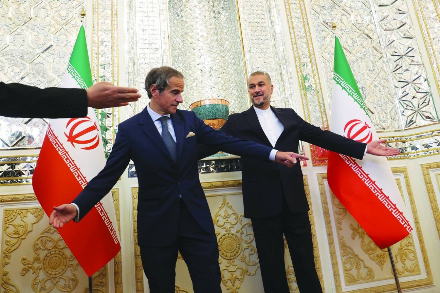 İran Dışişleri Bakanı Hüseyin Emir Abdullahiyan, dün (pazartesi) Tahran'da Uluslararası Atom Enerjisi Ajansı (UAEA) Direktörü Rafael Grossi'yi kabul etti. (Reuters)