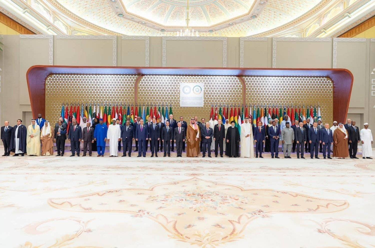 Riyad'da düzenlenen son Arap Birliği-İslam İşbirliği Teşkilatı (İİT) Zirvesi'ne katılan liderlerin toplu fotoğrafı (SPA)