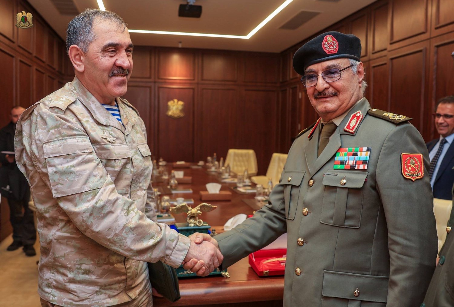 Libya Ulusal Ordusu (LUO) Komutanı Mareşal Halife Hafter, Rusya Savunma Bakanı Yardımcısı Yunus-Bek Yevkurov'u kabul etti, Ocak 2024. (LUO Genel Komutanlığı)