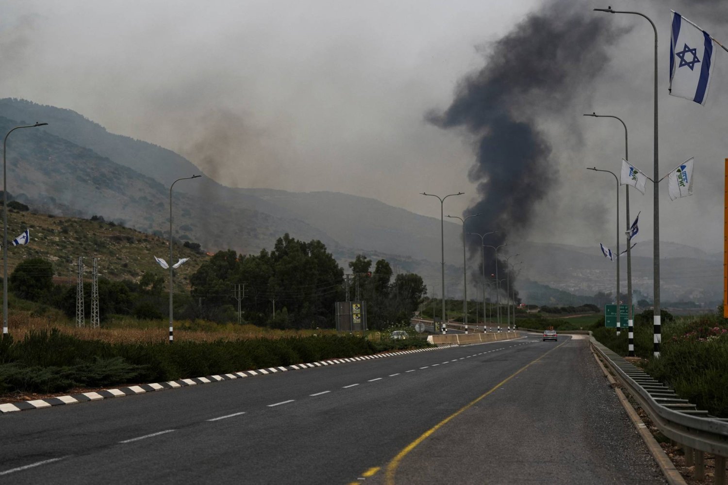 Geçen hafta Lübnan'dan İsrail'e atılan bir roketin ardından Kiryat Şimona üzerinde dumanlar yükseliyor. (Reuters)