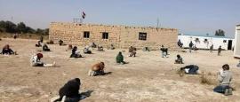 Irak, aşırı soğuklara rağmen öğrencilerin açık havada sınava girdiği okulu konuşuyor